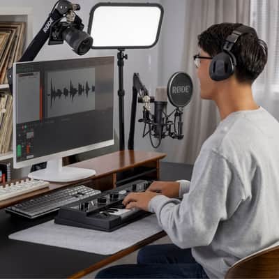 Rode NT1 5th Generation Condenser Microphone (Black) with GFW-MIC-0501 Round Base Desktop Mic Stand and XLR Cable image 3