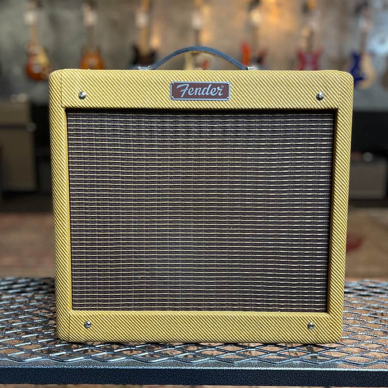 Fender Pro Junior IV 15-Watt 1x10" Guitar Combo