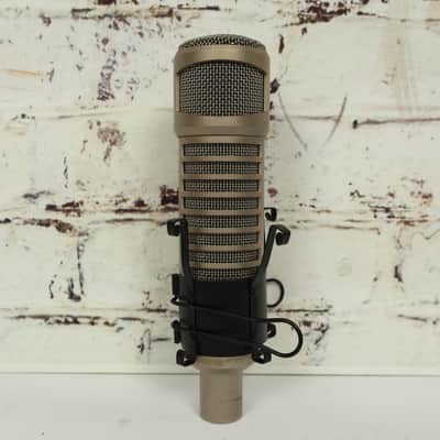 Electro-Voice RE27N/D Cardioid Dynamic Broadcast Microphone W/ Mic Stand/Clip image 3