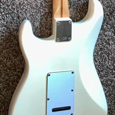1996 Fender Standard Stratocaster with Vintage Tremolo , Rosewood Fretboard electric guitar alpine white image 8