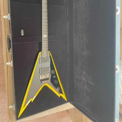 Dean Dime Razorback V 255 Classic Guitar 2007 Dimebag Black with Yellow Bevels EMG 81 85 Active Pickups with 24 Frets and Floyd Rose Tremolo image 8