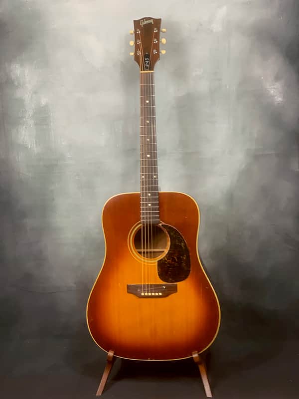 Gibson J-45 ADJ 1970-71 - Cherryburst image 1