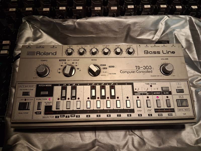Roland TB-303 Bassline Synthesizer Module Serviced image 1