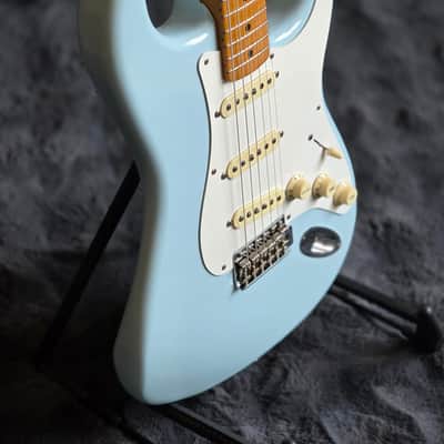 Fender Vintera '50s Stratocaster with Maple Fretboard 2019 - 2023 - Sonic Blue image 4