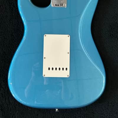 Fender Vintera II '60s Stratocaster with Rosewood Fretboard  Lake Placid Blue  # MX23053329  7 lbs. 13.1 oz image 5