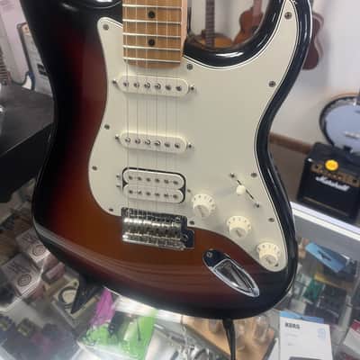 Fender Player Stratocaster HSS with Maple Fretboard  - Present - 3-Color Sunburst image 9