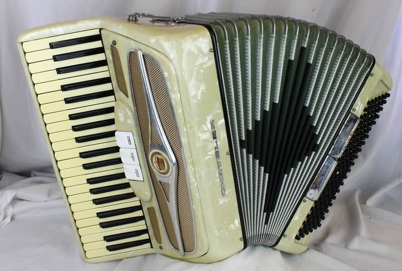 8242 - Cream Chrysler Piano Accordion LM 41 120 image 1