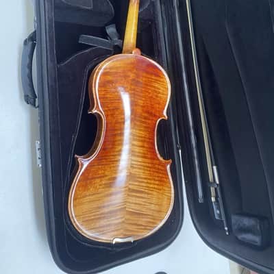 Mint Open Box Krutz 400 Series Step-Up 16" Viola, model A640; with Case, Bow, Rosin image 2