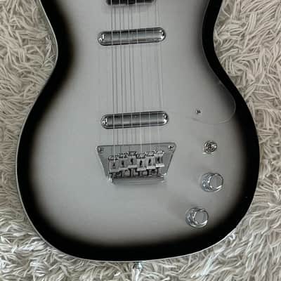 Silvertone 1303 Classic Solid Body Single Cut Electric Guitar, Silverburst -Bstk image 4
