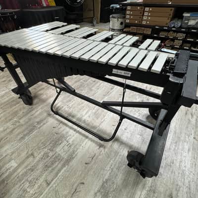 USED MAJESTIC 3.0 OCT. SILVER BAR FIELD VIBRAPHONE - NO MOTOR image 3