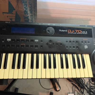 Roland DJ-70 MKII Sampling Synthesizer 1996 - 2000 - Black