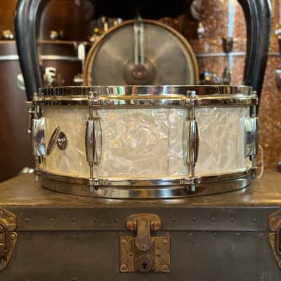 VINTAGE 1960's Gretsch 5.5x14 Renown Snare Drum in White Marine Pearl image 3