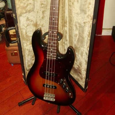2005 Fender Jazz Bass Sunburst w/ Nice Hard Case image 3