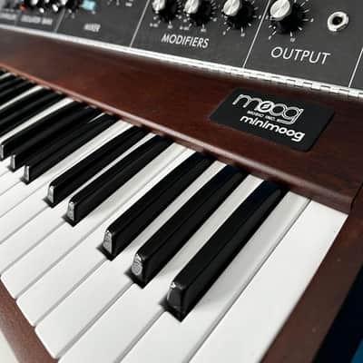 Moog Minimoog Model D Reissue 44-Key Monophonic Synthesizer (2022) 2022 - Present Black / Wood image 2