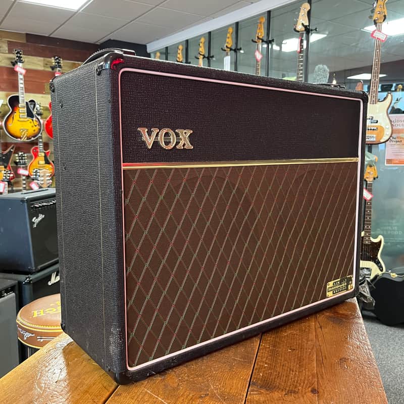 Vox AC30HW Limited Edition Hand-Wired 30-Watt 2x12 Vox AC30HW Limited Edition Hand-Wired 30-Watt 2x12