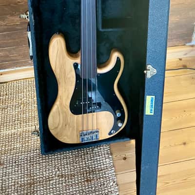 Fender Precision Bass Fretless with Rosewood Fingerboard 1976 image 25