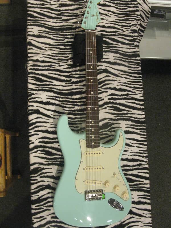 Fender Special Edition '60s Stratocaster Electric Guitar w/Matching Headcap Surf Green image 1