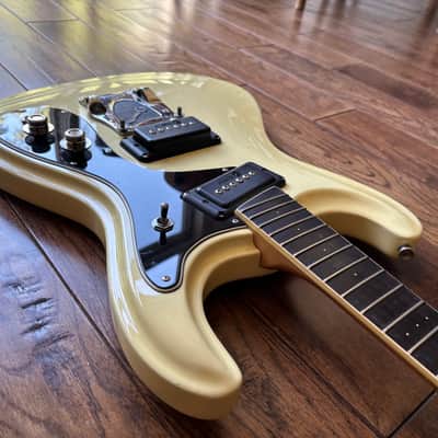 Mosrite Japan The Ventures Electric Guitar White MIJ image 8