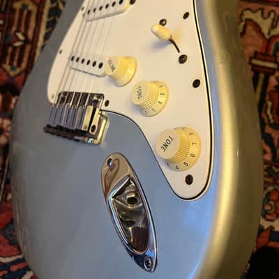 Fender American Standard Stratocaster with Maple Fretboard 1997 - Inca Silver image 12