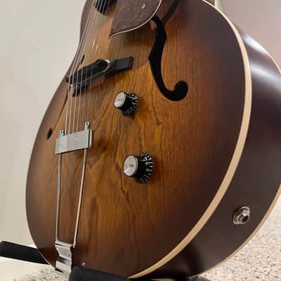 Godin 5th Avenue Kingpin P90 2010s - Cognac Burst image 4