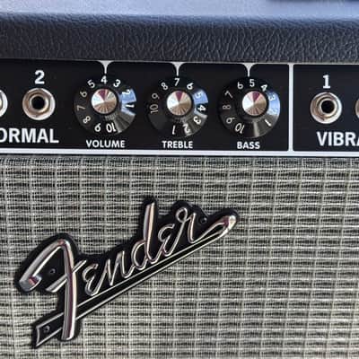 Fender ’65 Deluxe Reverb Reissue 22-Watt 1x12 Tube Combo 2014 - Black with silver tolex image 4