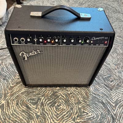 Fender Champion 40 2-Channel 40-Watt 1x12" Guitar Practice Amp 2013 - 2024 - Black image 2