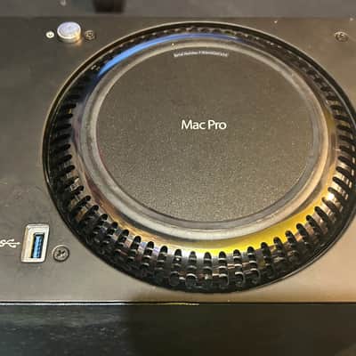 Apple Late 2013 Mac Pro 6,1 Trash Can in Sonnet xMac Pro Server rack image 4