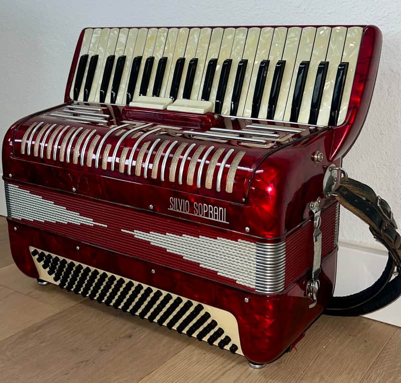 Nice SILVIO SOPRANI Accordion 1960's White & Red Made in Italy 41