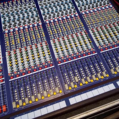 Midas Siena 48- Channel Sound Reinforcement Mixing Console w/ Case! image 10