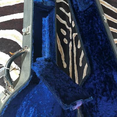 Gibson PB-100 4 String Plectrum Banjo Hardshell Case 1960’s - Bright Blue Plush Interior Lining with key image 16