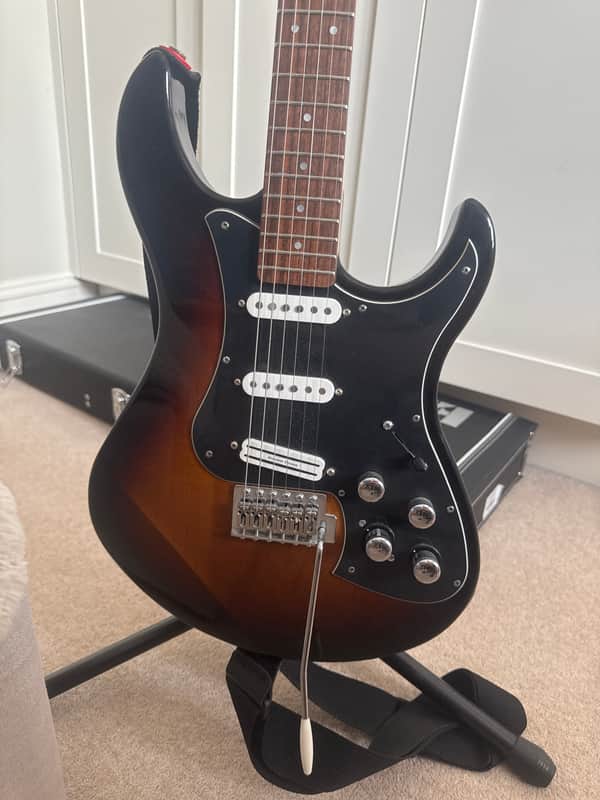 Line 6 Variax Standard Modeling Electric Guitar with Rosewood Fretboard