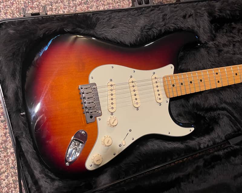 2015 Fender American Deluxe Stratocaster with Maple Fretboard - 3-Color Sunburst image 1
