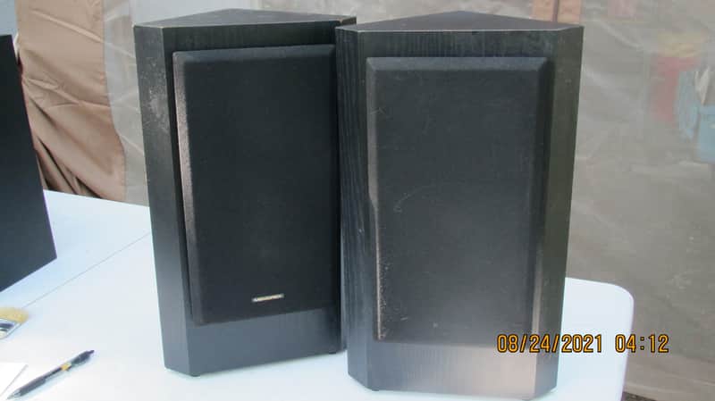 Memorex TRC-505 2 Way Corner Mount Speakers. One Pair image 1