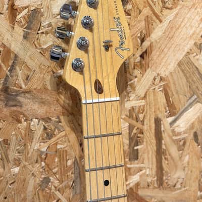 Pre Owned Fender 2013 American Deluxe Strat Plus - Mystic 3-Colour Sunburst, Maple Inc. Case image 2