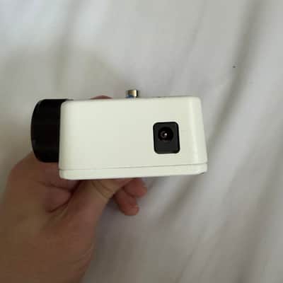 Keeley Katana Clean Boost V2 Custom PWKY - White image 5