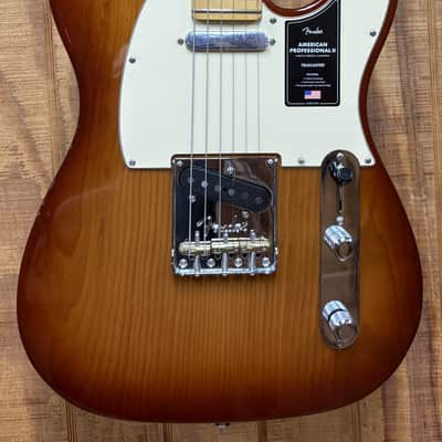 Fender American Professional II Telecaster with Maple Fretboard 2022 - Sienna Sunburst image 2
