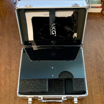 AKG C414 XLS Large Diaphragm Multipattern Condenser Microphone image 4