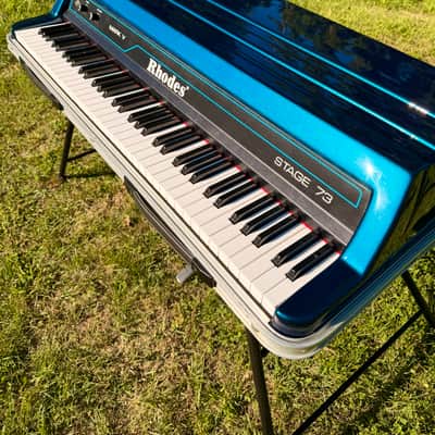 Immagine Rhodes Mark V Stage 73 – Custom Cosmic Blue | Fully Professionally Restored | Original Stand, Cover & Matching Pedal - 1