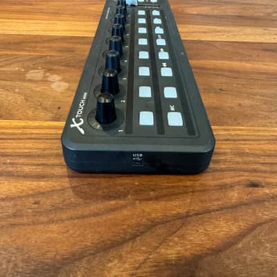 Behringer X-TOUCH MINI with stand - Ultra Compact USB DAW Control Surface image 3