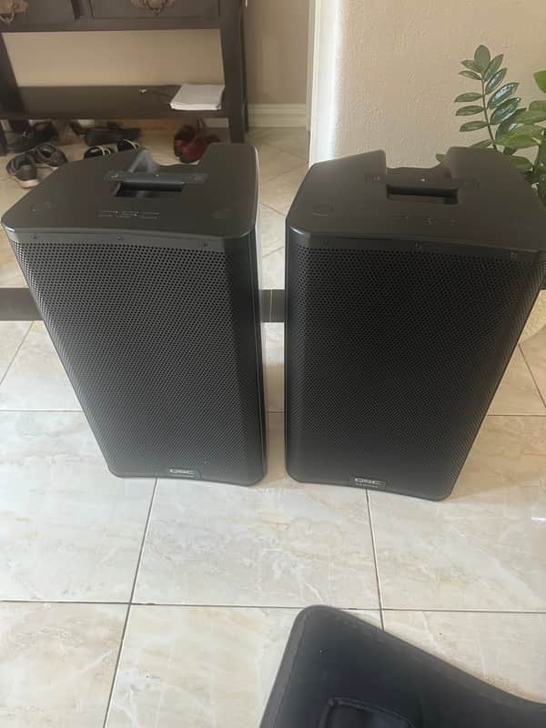 QSC K12.2 2-Way 2000-Watt 12" Active Loudspeaker 2010s - Black image 1