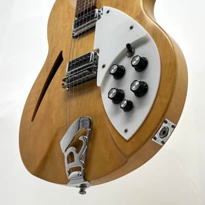 Rickenbacker 330 2001 - Mapleglo w/ Original Case image 6