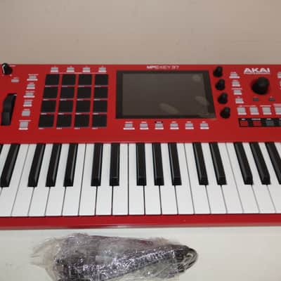 Akai Professional MPC Key 37 Standalone Production Synthesizer image 2