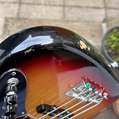 Fender AVRI '62 Jazz Bass 2006 in 3-Color Sunburst image 12