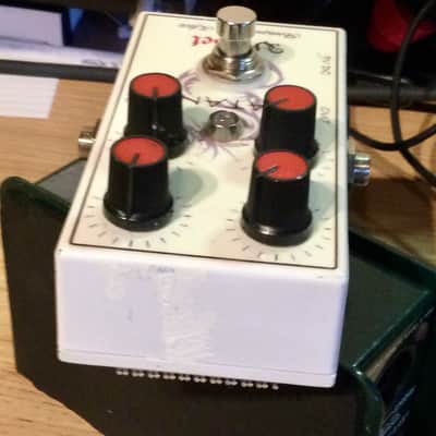 Velvet Boutique Guitar Effects Katana 2015 White image 3