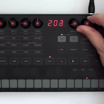 IK Multimedia UNO Synth True Analog Synthesizer image 2