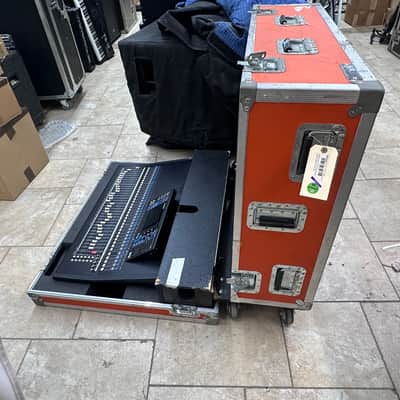 Yamaha LS9-32 32-Input Digital Mixing Console in Calzone Roadcase w/Wheels #7310 image 10