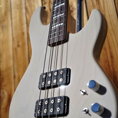 G&L USA L-2000 Blonde 4-String Electric Bass Guitar (2021) image 6