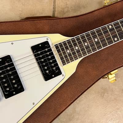 2024 Gibson USA '70s Flying V Electric Guitar Classic White image 3