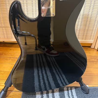 Squier Affinity Jazz Bass with Maple Fretboard 2021 - Present - Black image 17