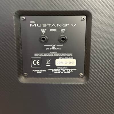 Fender Mustang V 412 V.2 200-Watt 4x12" Guitar Speaker Cabinet 2013 - 2016 - Black image 2